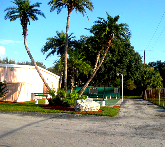 Escape to Paradise: Lee's Travel Park, Your Florida Oasis